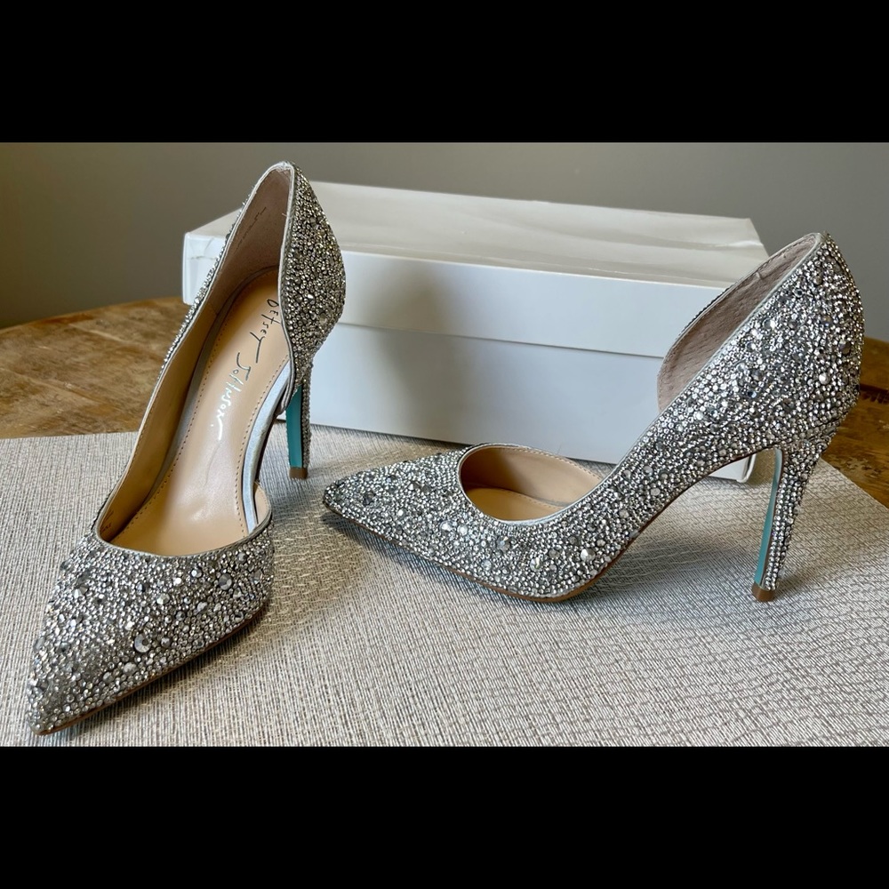 Blue by Betsey Johnson Hazil Pumps, Women's Size 6 M, Silver NEW